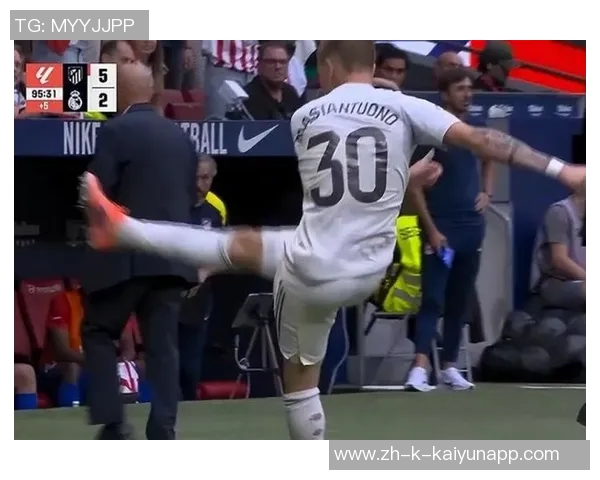 姆巴佩争抢中意外倒地主动示意换人球迷心忧望无大碍 姆巴佩争抢中意外倒地主动示意换人球迷心忧望无大碍