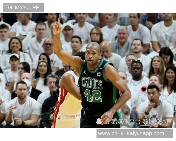 邓罗坦言近期状态低迷难以自认亟需重拾自我信心与竞技状态 邓罗坦言近期状态低迷难以自认亟需重拾自我信心与竞技状态