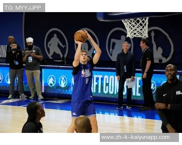 浓眉称赞弗拉格在逆境中表现出色NBA赛季如同过山车般起伏不定 浓眉称赞弗拉格在逆境中表现出色NBA赛季如同过山车般起伏不定